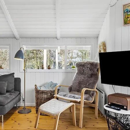 4 Bedroom Beautiful Home In Humble Nordenbro Vesteregn