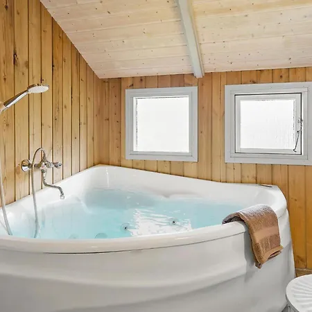 Beautiful Home In Humble With Sauna Prázdninový dům